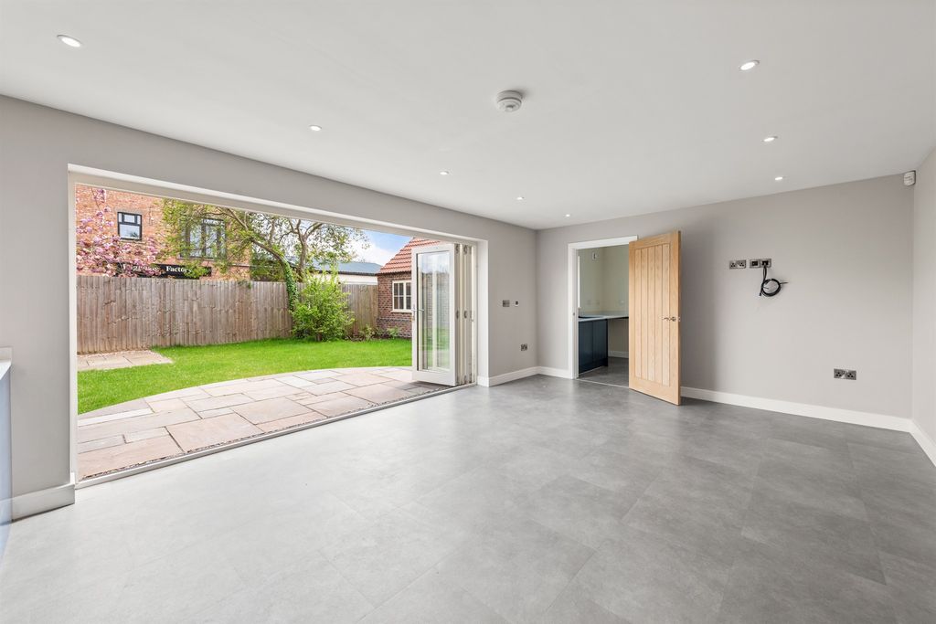 Property photo 2 of 33