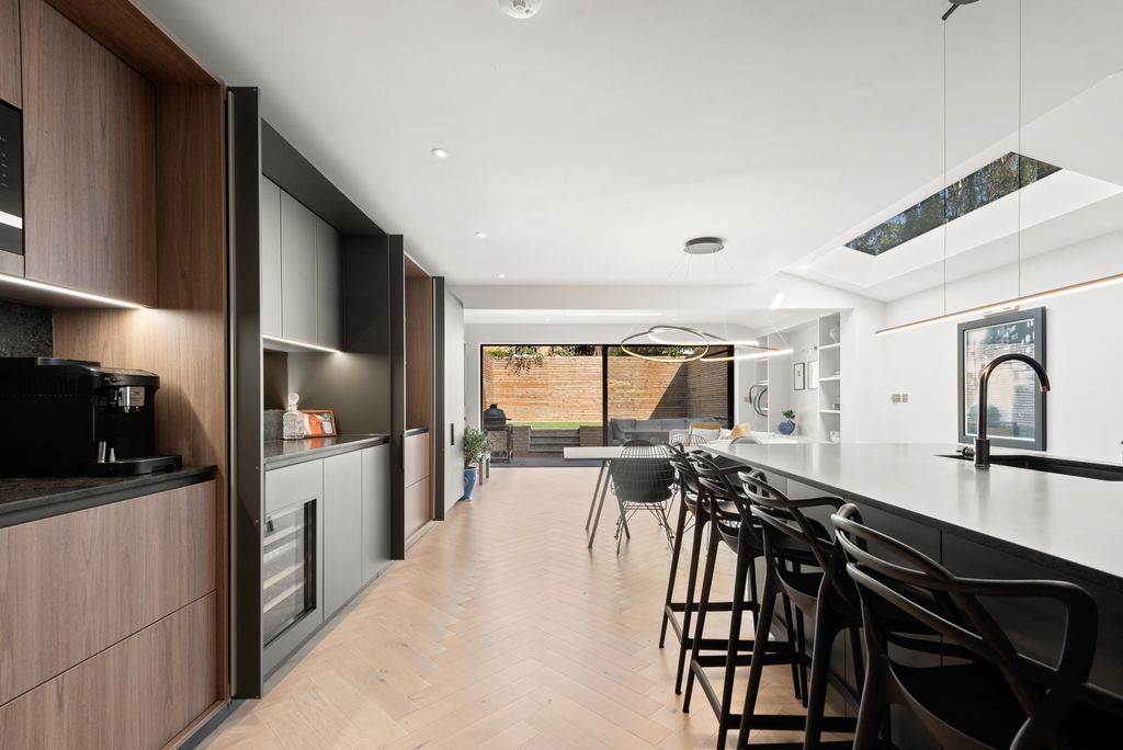 Property photo 3 of 19 Picture No. 21