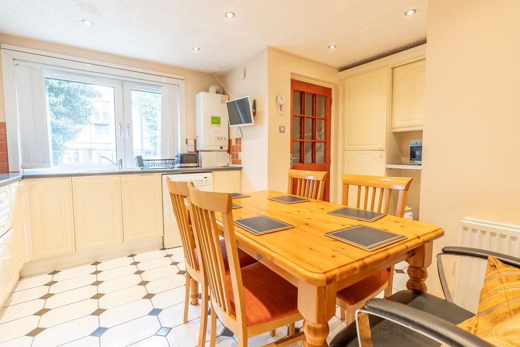 Property photo 3 of 21 Kitchen