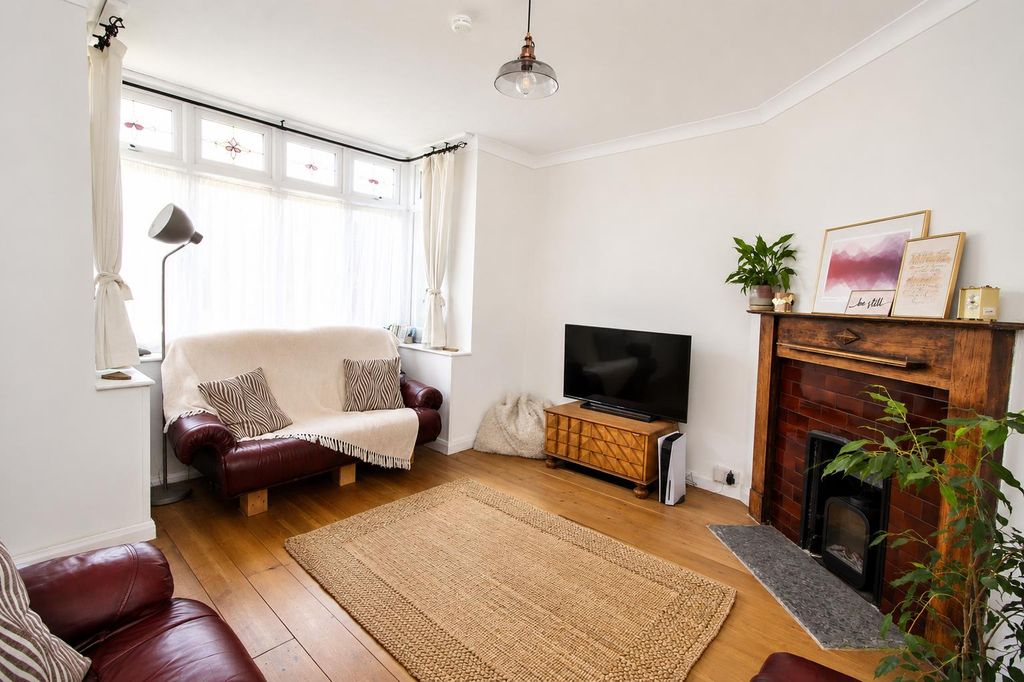Property photo 2 of 16 Living Room