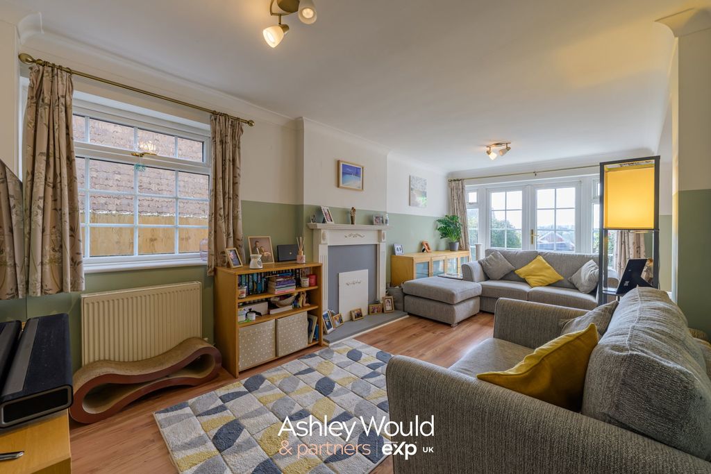 Property photo 2 of 18