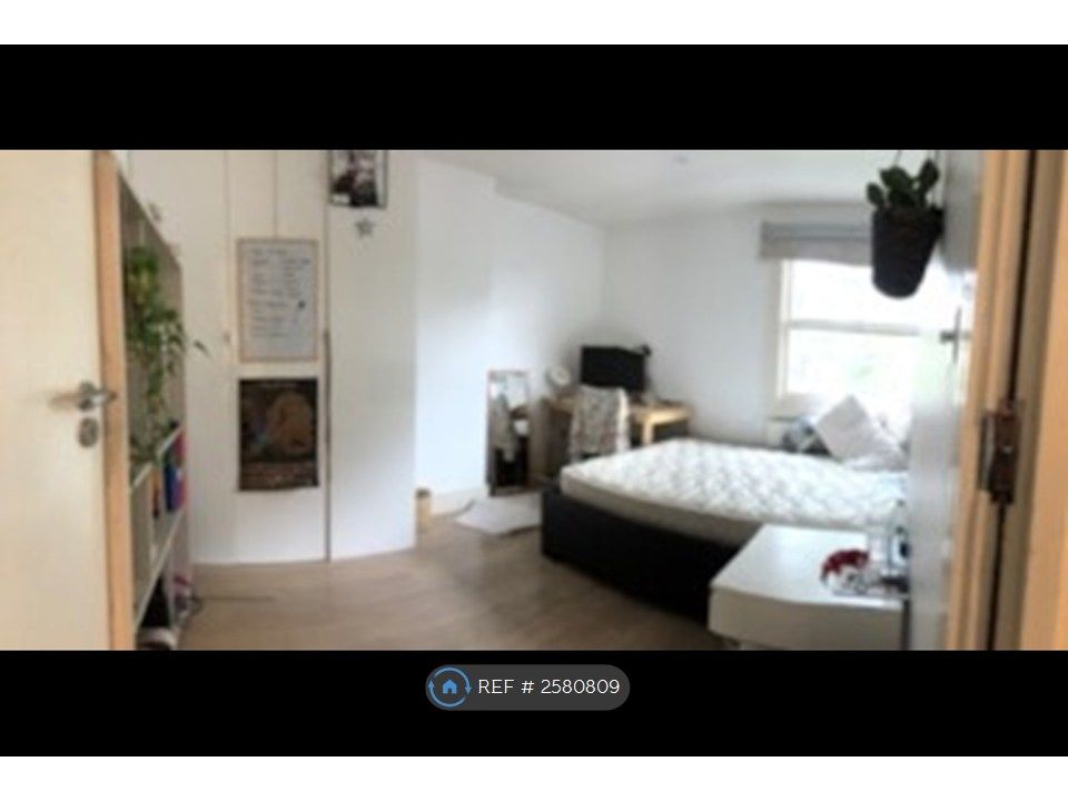 Property photo 3 of 11 Bedroom 2