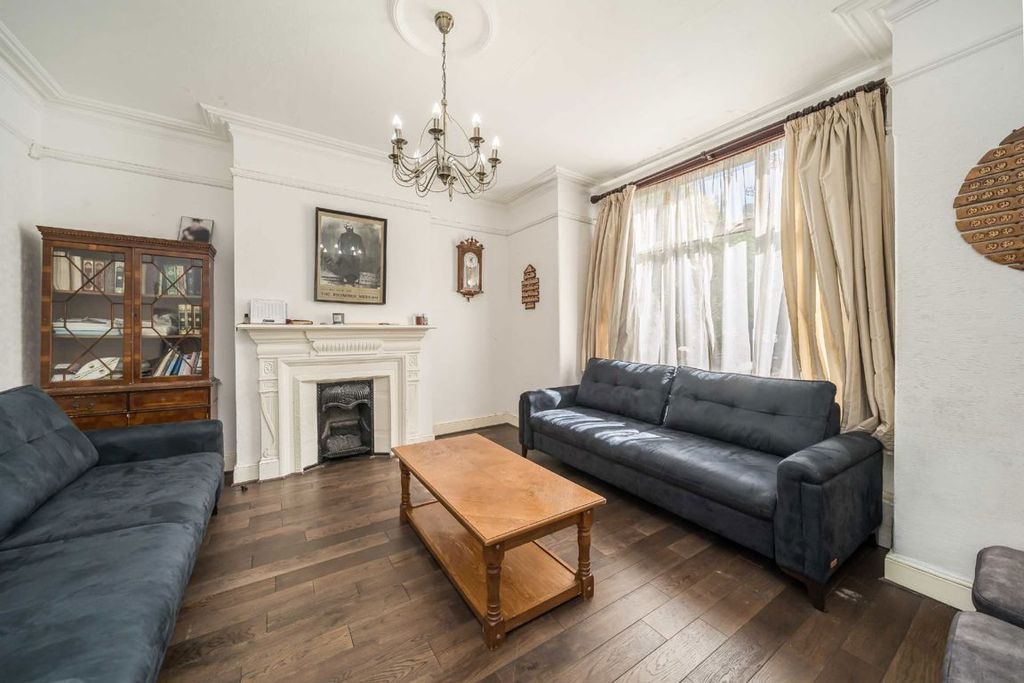 Property photo 2 of 8