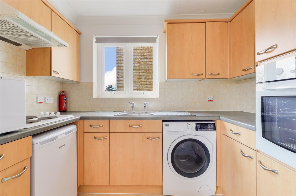 Property photo 3 of 19 Kitchen