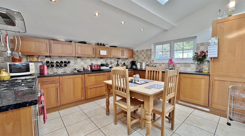 Property photo 3 of 22 Kitchen
