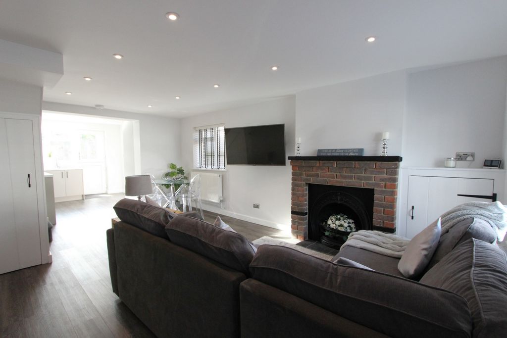 Property photo 2 of 15 Photo 4