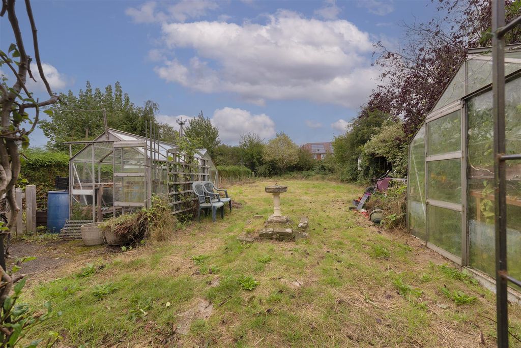 Property photo 2 of 13 Fairorchard13.Jpg