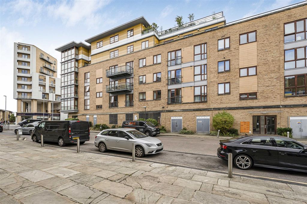 Property photo 1 of 15 13_61357.Jpg