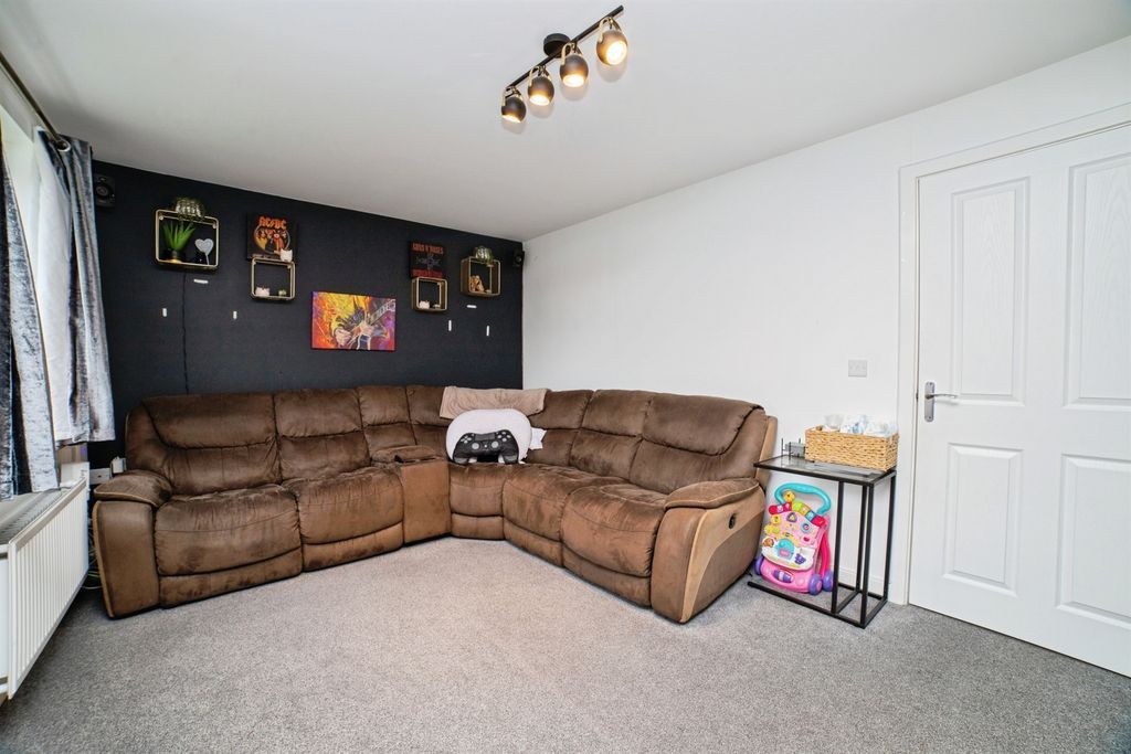 Property photo 3 of 17