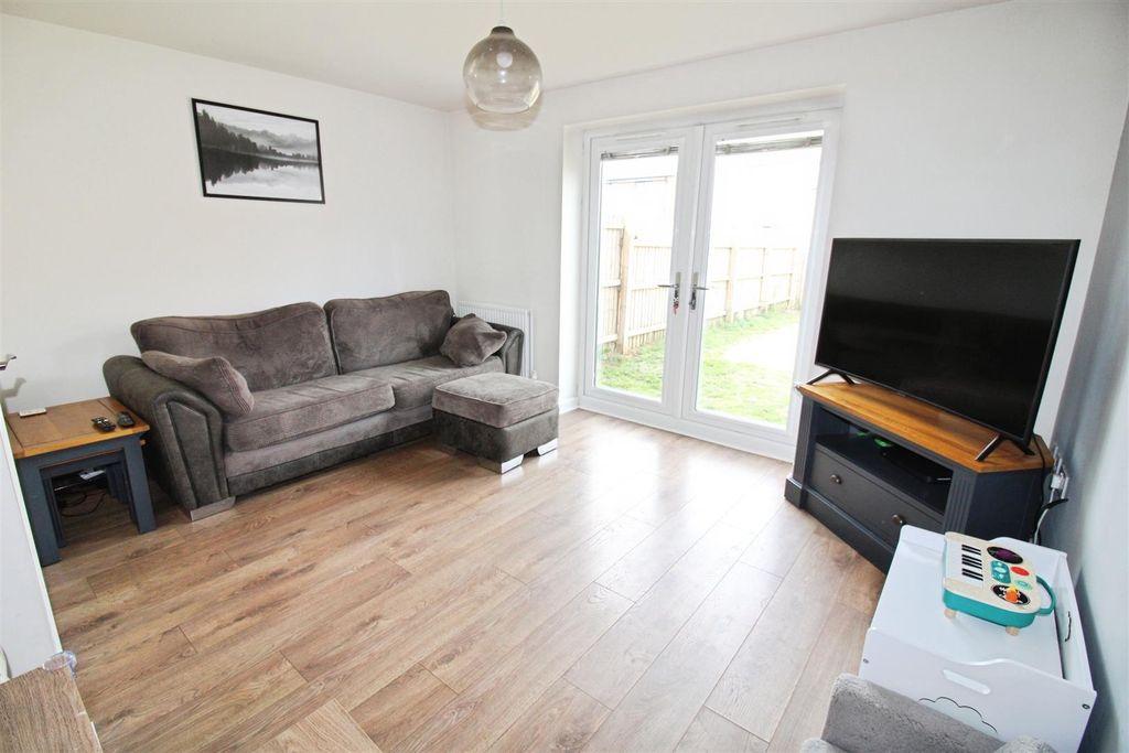 Property photo 3 of 15 Lounge