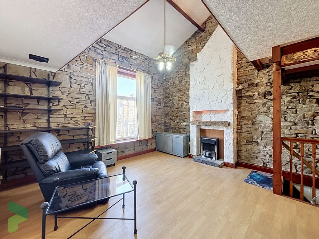 Property photo 1 of 16 Lounge