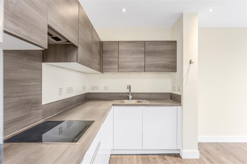 Property photo 2 of 20