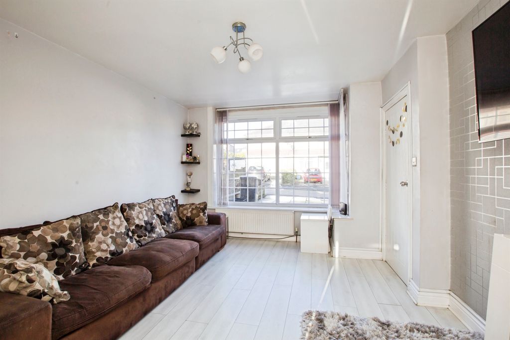 Property photo 3 of 20