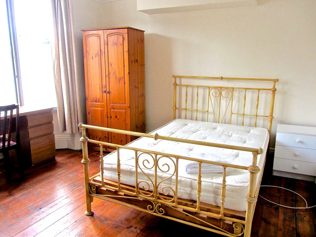 Property photo 3 of 10 Bedroom 1