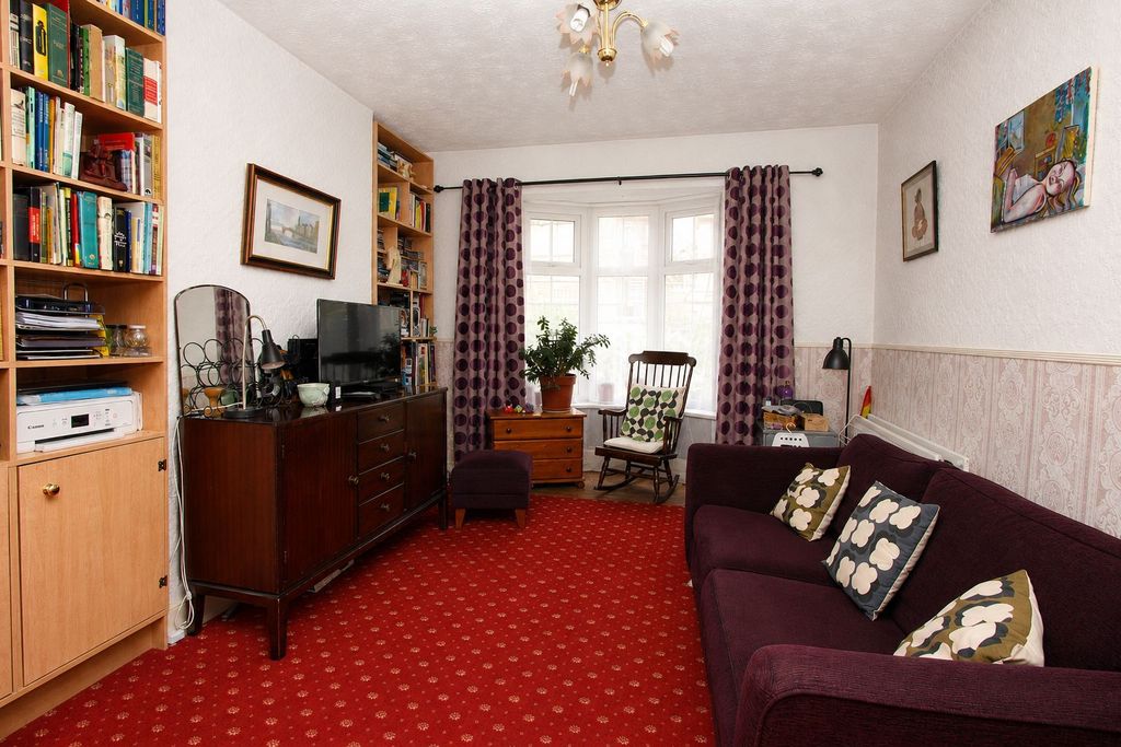 Property photo 2 of 8
