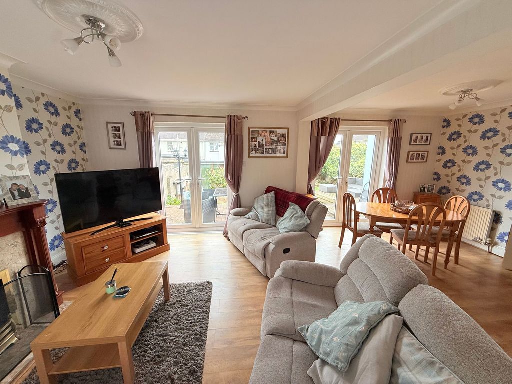 Property photo 3 of 23