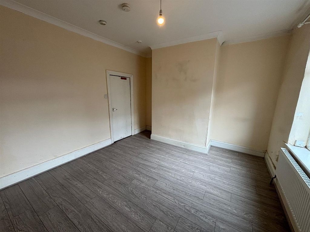 Property photo 3 of 9 Lounge