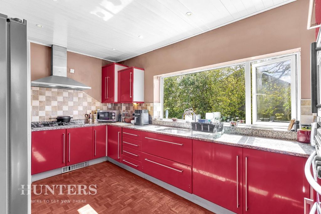 Property photo 3 of 25 Kitchen