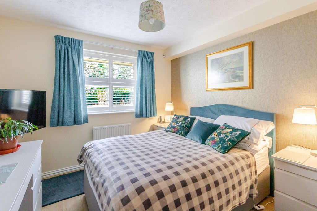 Property photo 2 of 20 Bed 1