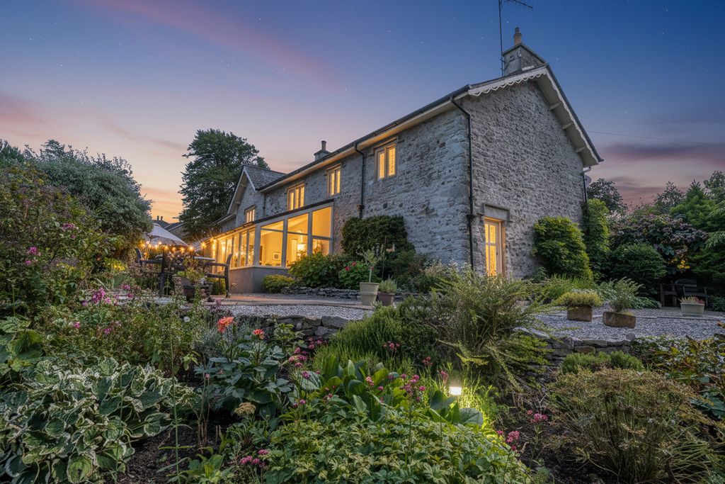 Property photo 1 of 37