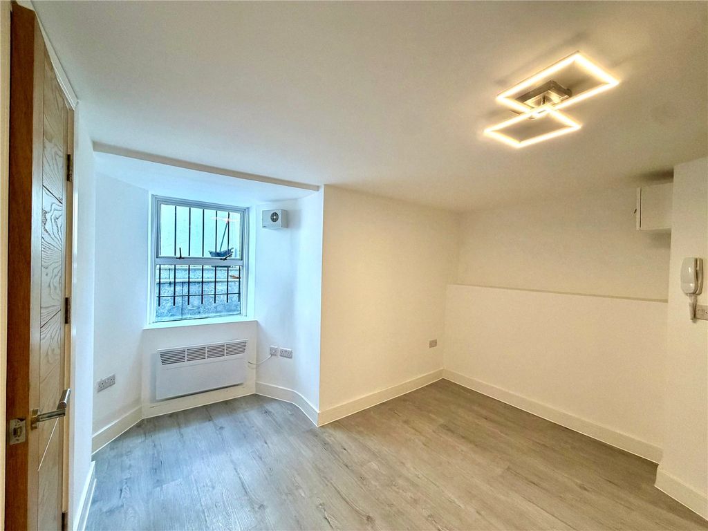 Property photo 3 of 6 Picture No. 02
