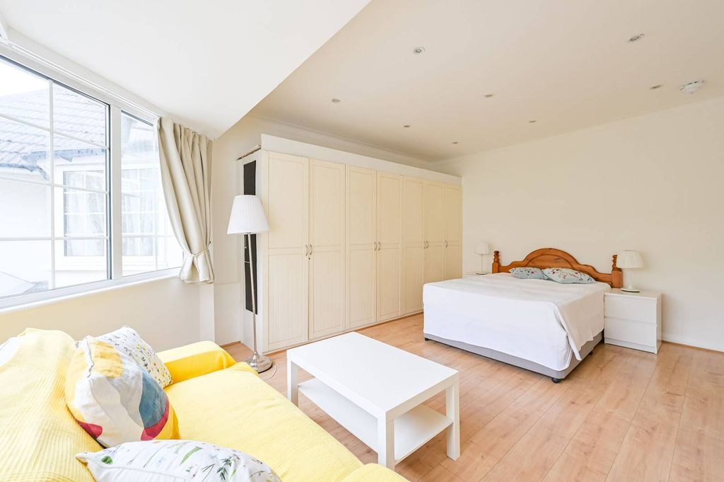 Property photo 3 of 9