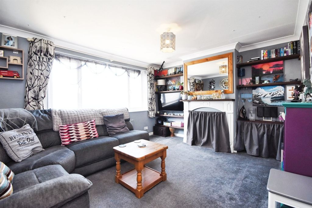 Property photo 3 of 19