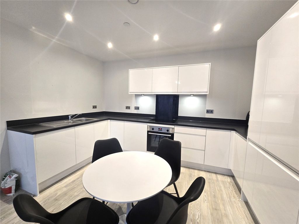 Property photo 2 of 10 Kitchen