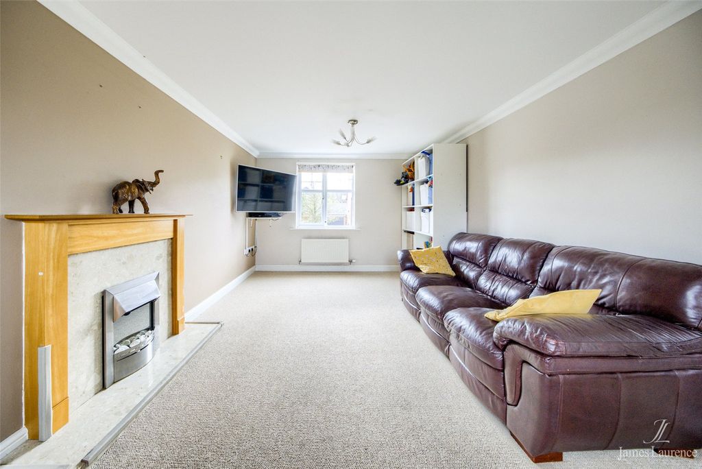 Property photo 3 of 28 Picture No. 02