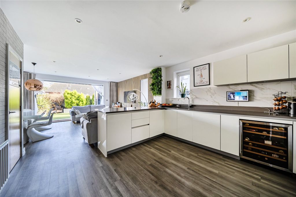 Property photo 3 of 21 Picture No. 08