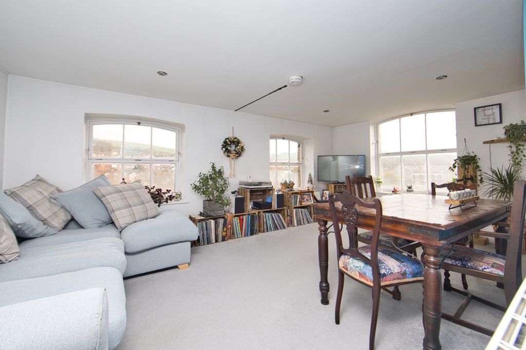 Property photo 2 of 8 Picture 2