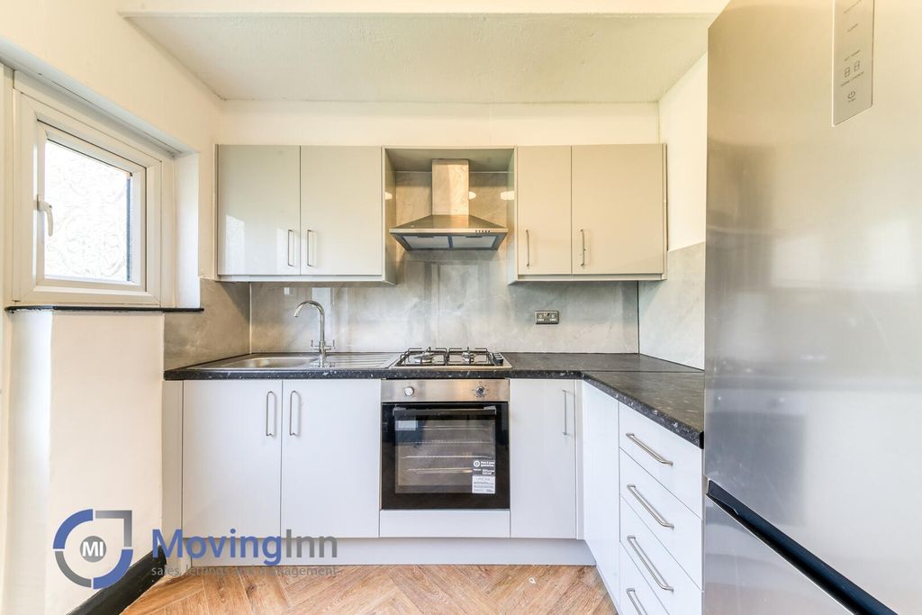 Property photo 1 of 11 Kitchen