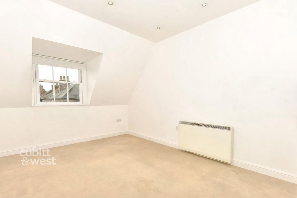 Property photo 3 of 8 Dfcfcc9d-5