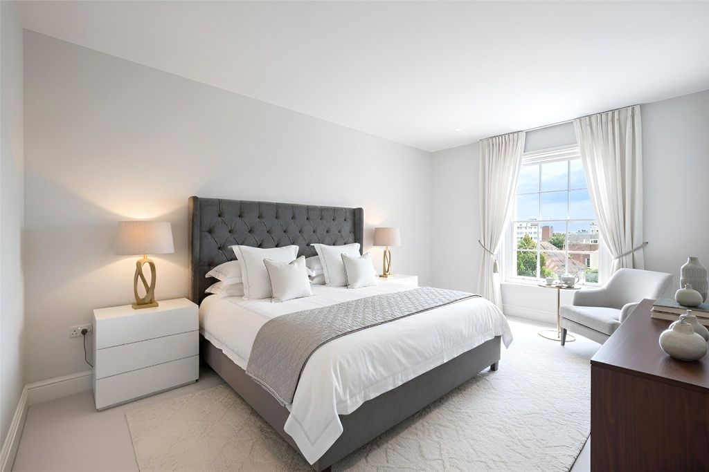 Property photo 3 of 8 Bedroom 1