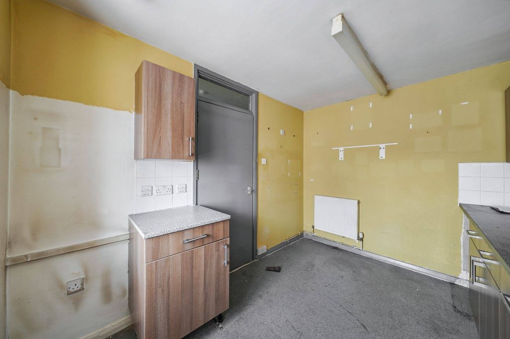 Property photo 3 of 21 4 Bradbury Close, Southall, Middlesex, Ub2 4Jz