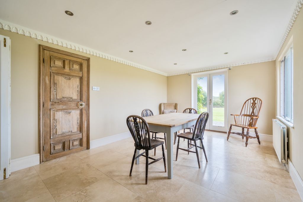 Property photo 3 of 22