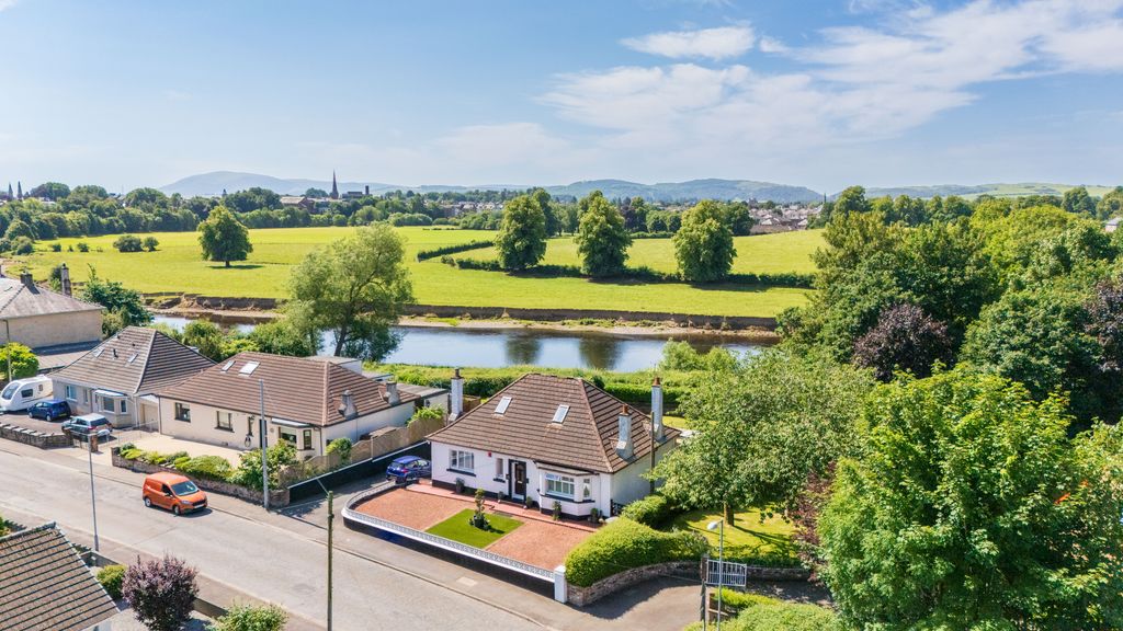 Property photo 1 of 50 Stunning Riverside Position