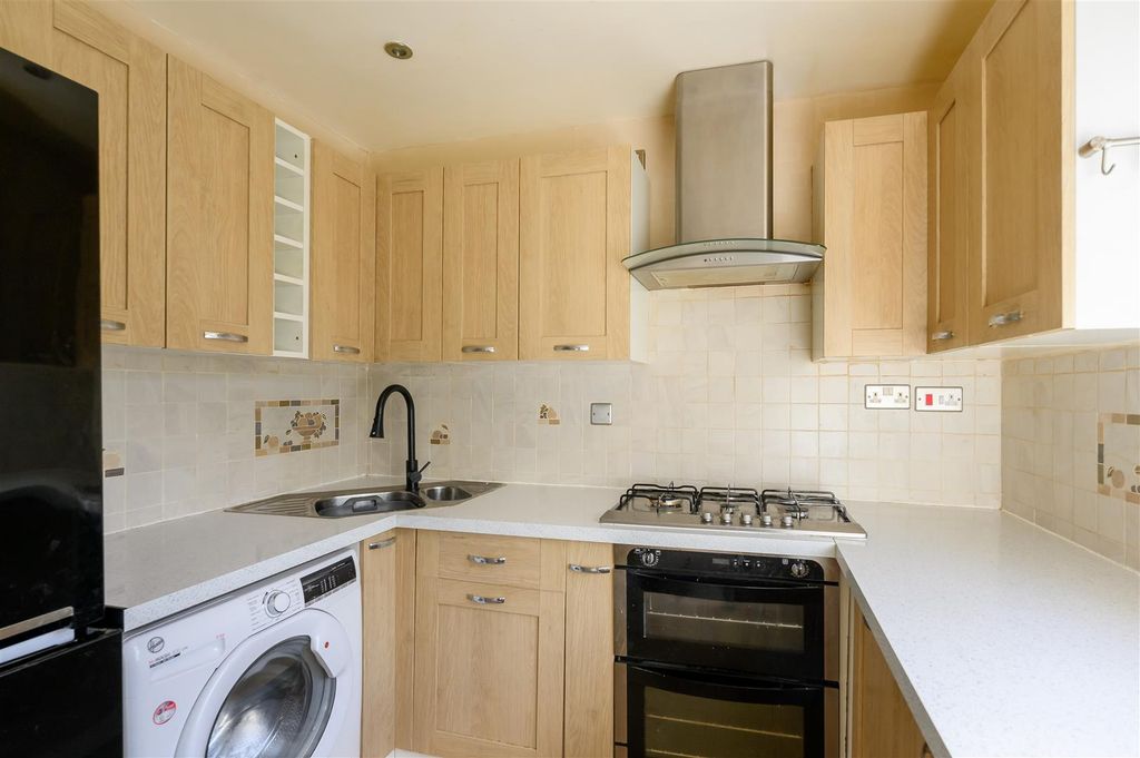 Property photo 2 of 9 Kitchen