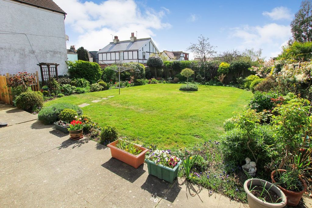 Property photo 2 of 16