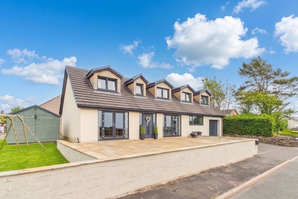 Property photo 2 of 33