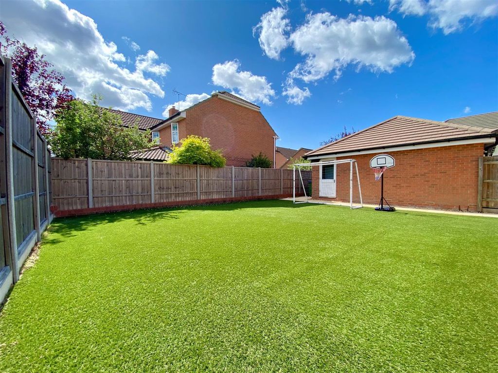 Property photo 2 of 16 Garden 2.Jpg