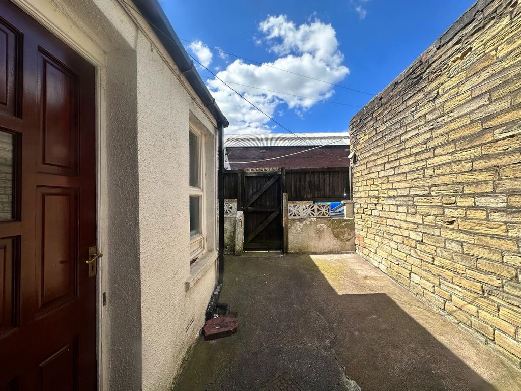 Property photo 2 of 14 Externally