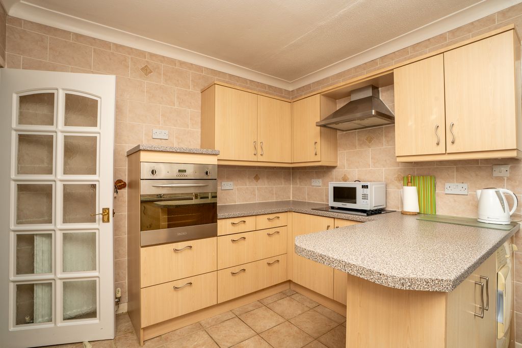 Property photo 3 of 15 36Kenmarecrescent12
