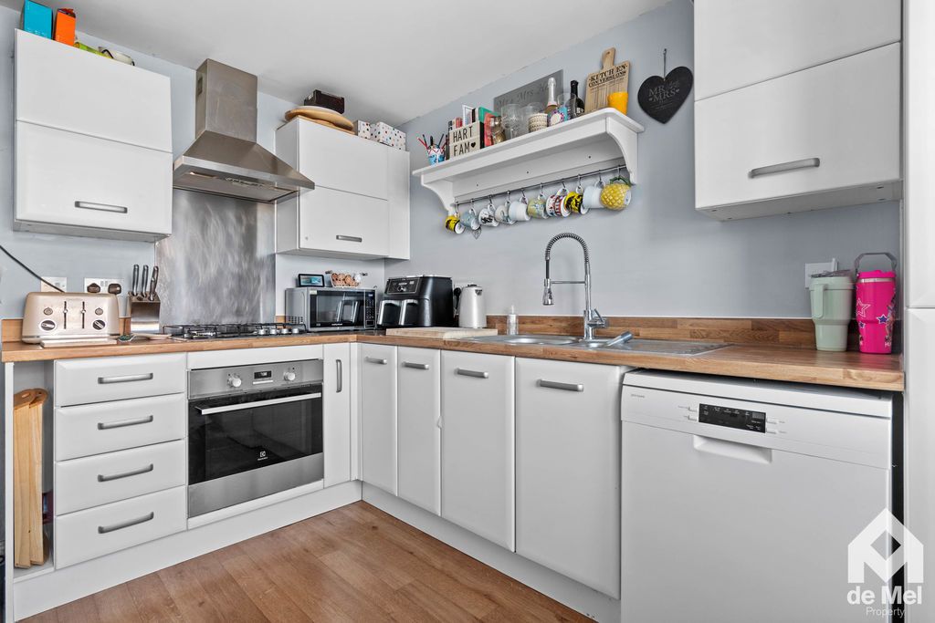 Property photo 2 of 13 Photo 6