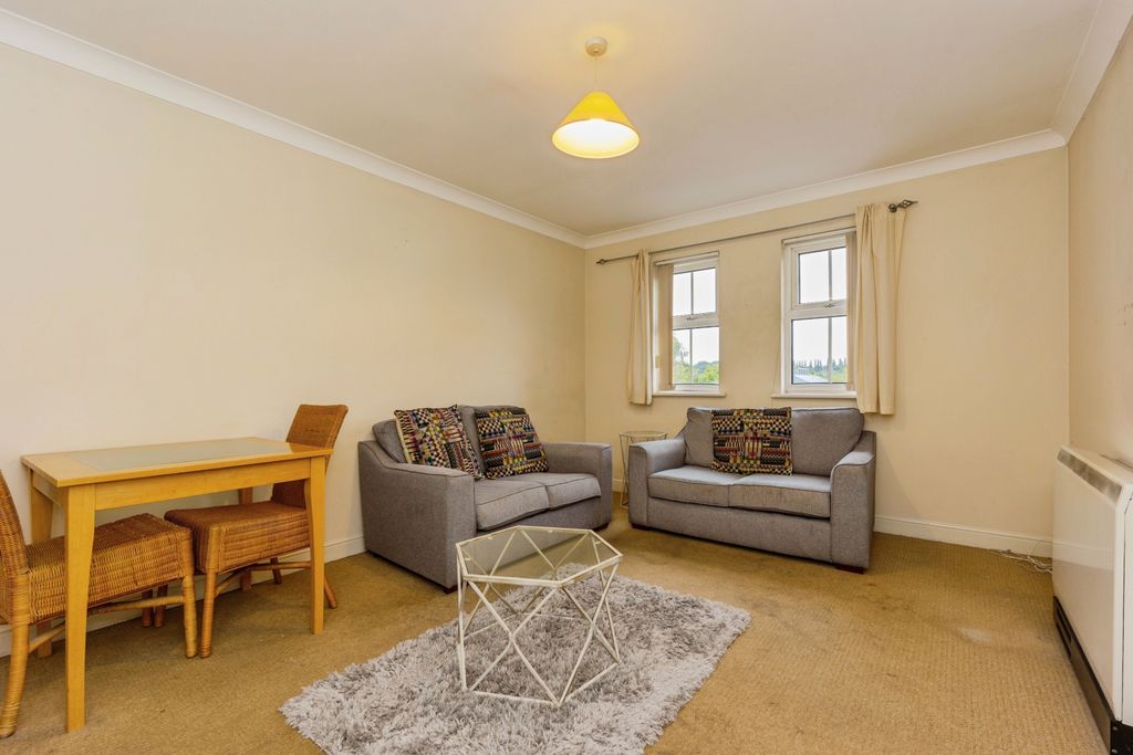 Property photo 2 of 14 Lounge