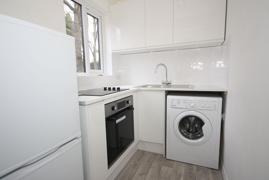 Property photo 3 of 4 Kitchen