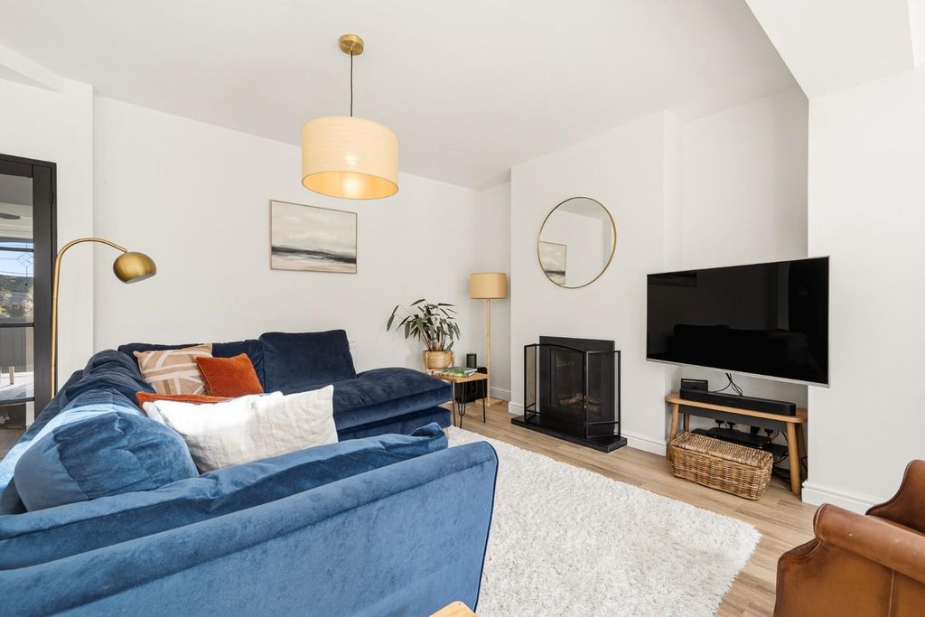 Property photo 3 of 31