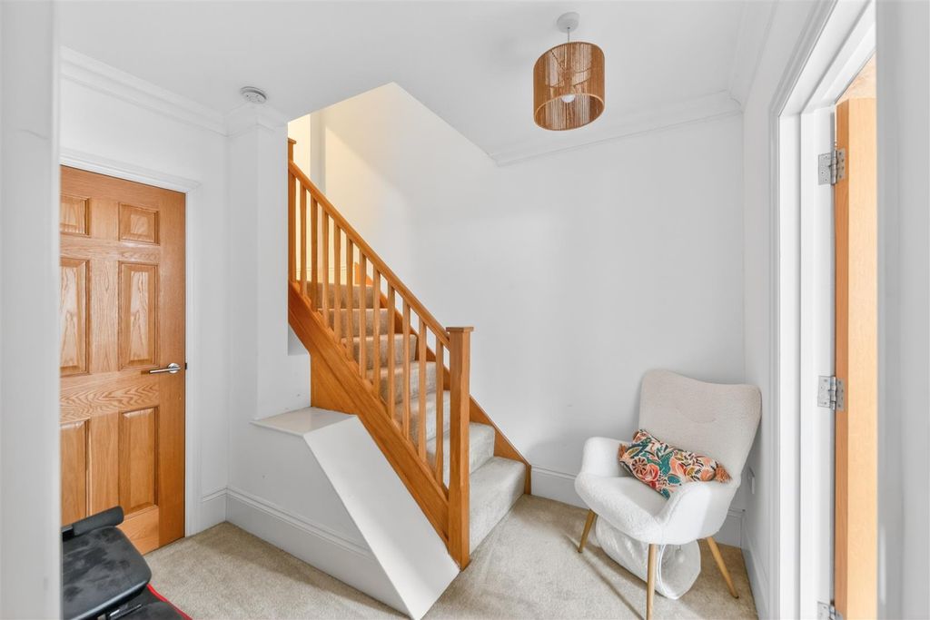 Additional image 17 of 2 bed flat for saleCarfax, Horsham RH12