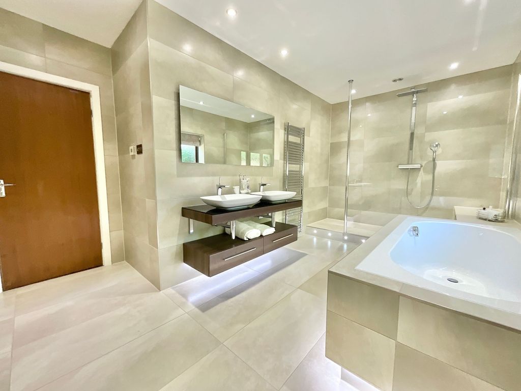 Property photo 3 of 33