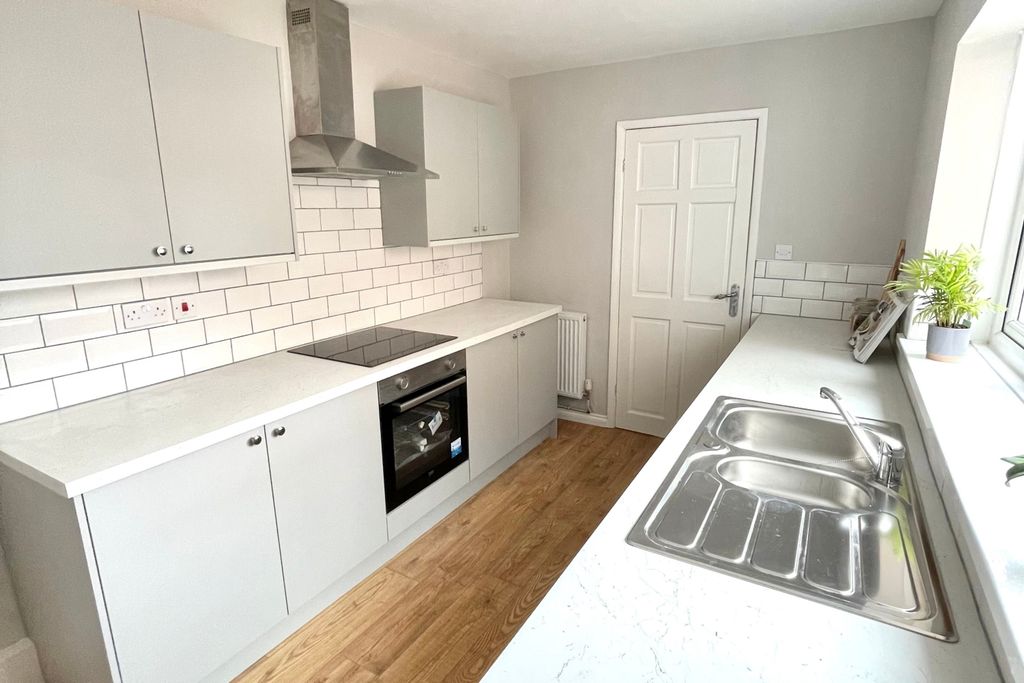 Property photo 2 of 10 Kitchen